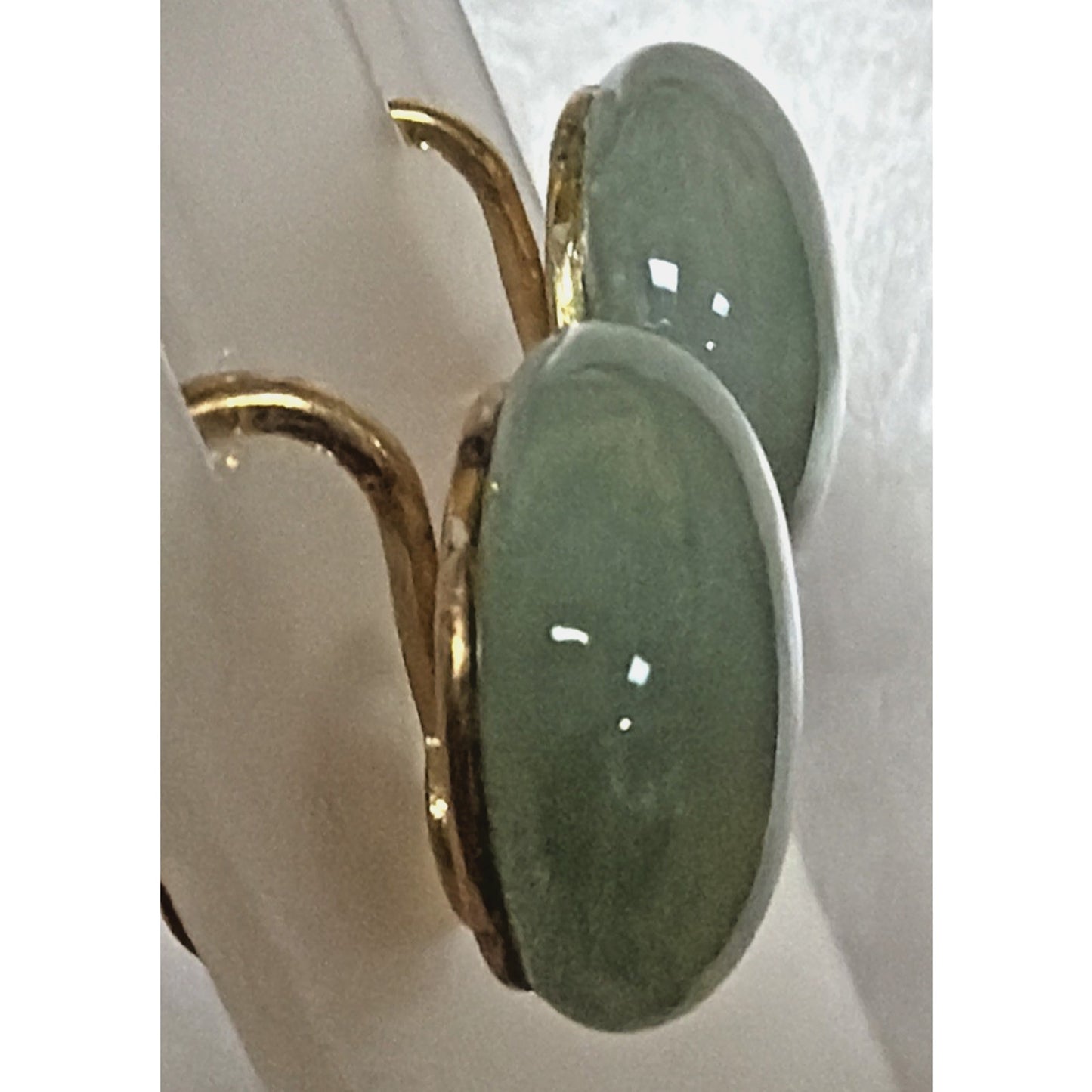 Vintage Crown Trifari Jade Green Glass Cabochon Clip Earrings Gold Tone Round As