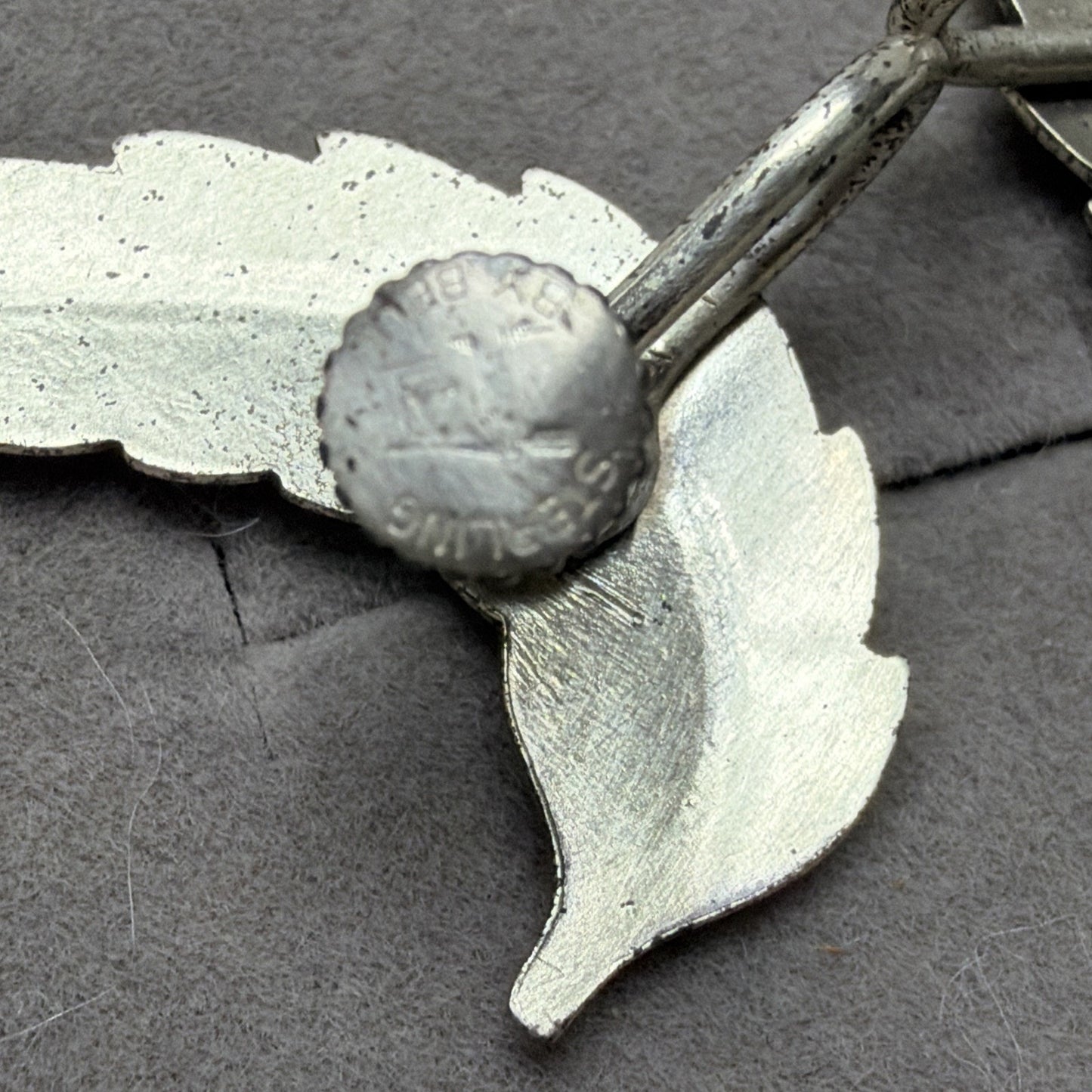 Vtg Bell Trading Post Sterling Silver Leaf Earrings Feathered Screw Back Card