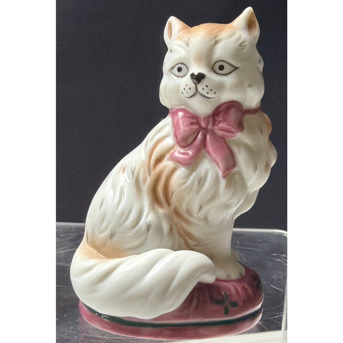 Vintage 1986 Franklin Mint Curio Cabinet Staffordshire Porcelain Cat Pillow