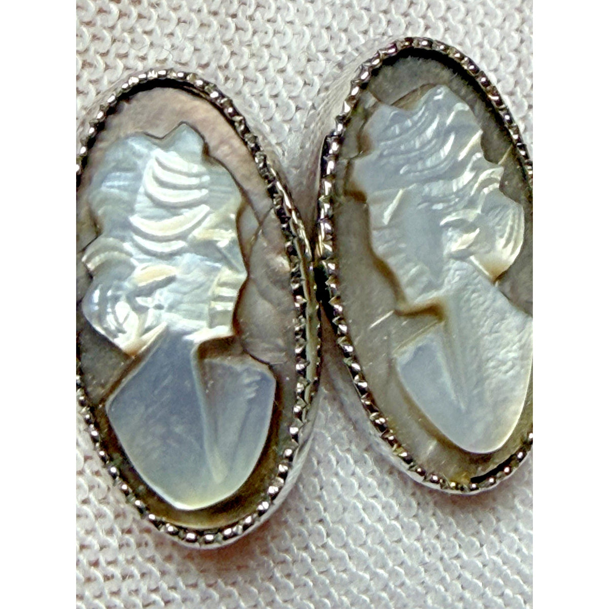 Vtg 10K 14K White Gold Shell Abalone Carved Etched Cameo Stud Earrings As Is