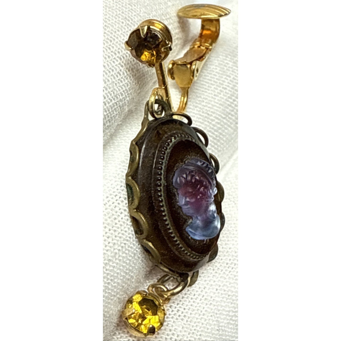 Vintage Juliana D&E Celebrity Glass Intaglio Cameo Clip Earring 1 Only