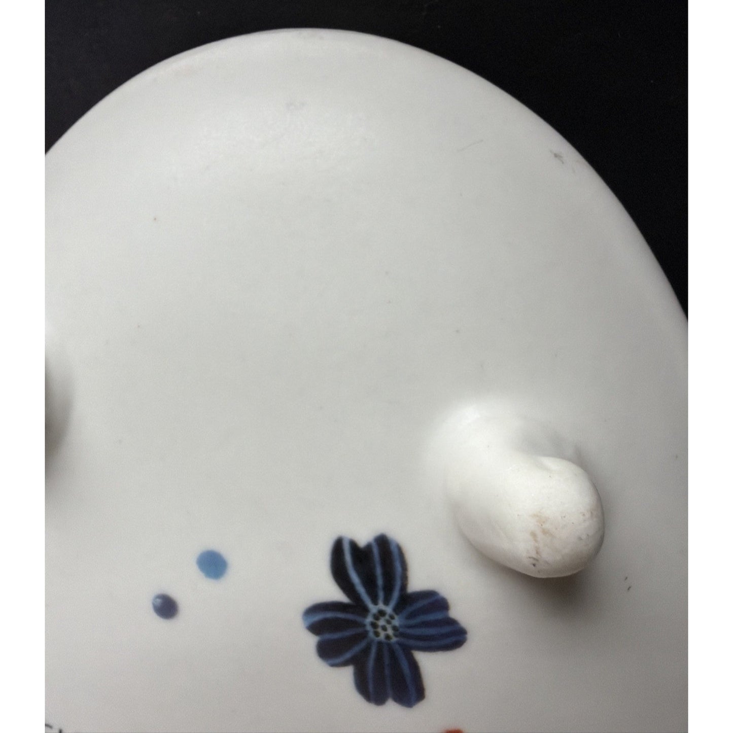 Anthropologie Amelia Herbertson Ceramic Floral Monogram M Footed Soap Dish
