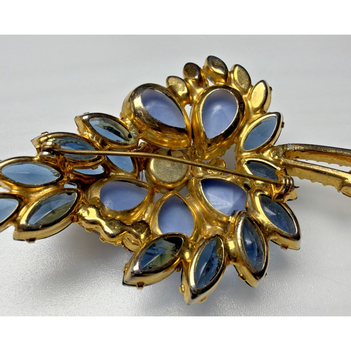 Vintage Juliana DeLizza Elster Gold Fluss Blue Floral Rhinestone Brooch As Is