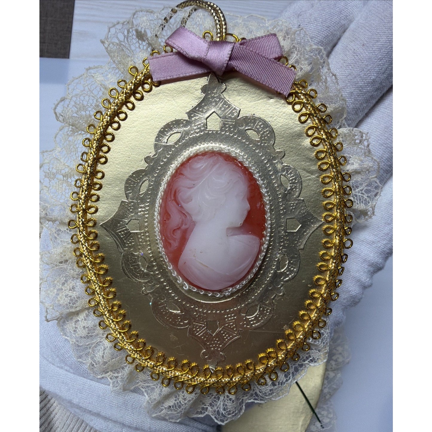 Vintage Lot of 4 Cameo Lace Gold Ornaments Victorian Taiwan As Is