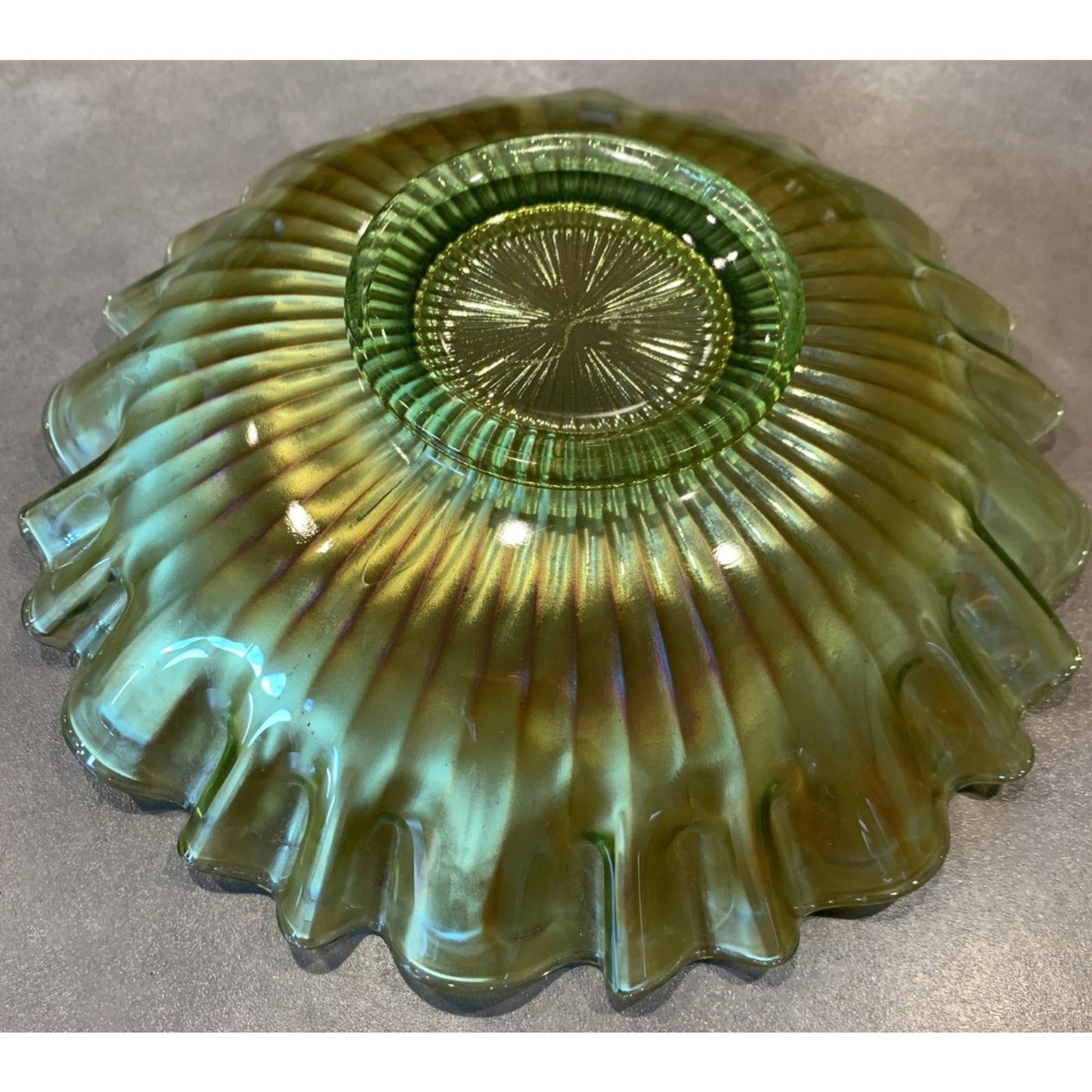 Vintage Fenton Green Carnival Glass Stippled Rays Ruffled Crimped Bowl