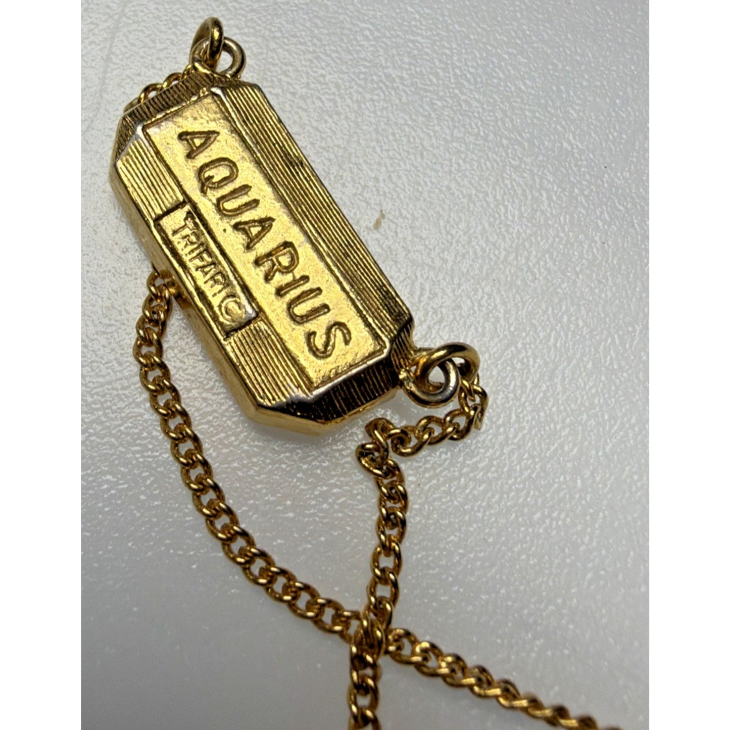 Vintage Crown Trifari Gold Tone Aquarius Zodiac Pendant Necklace