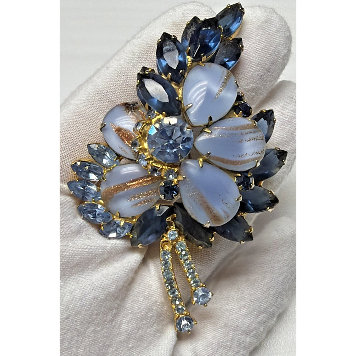 Vintage Juliana DeLizza Elster Gold Fluss Blue Floral Rhinestone Brooch As Is