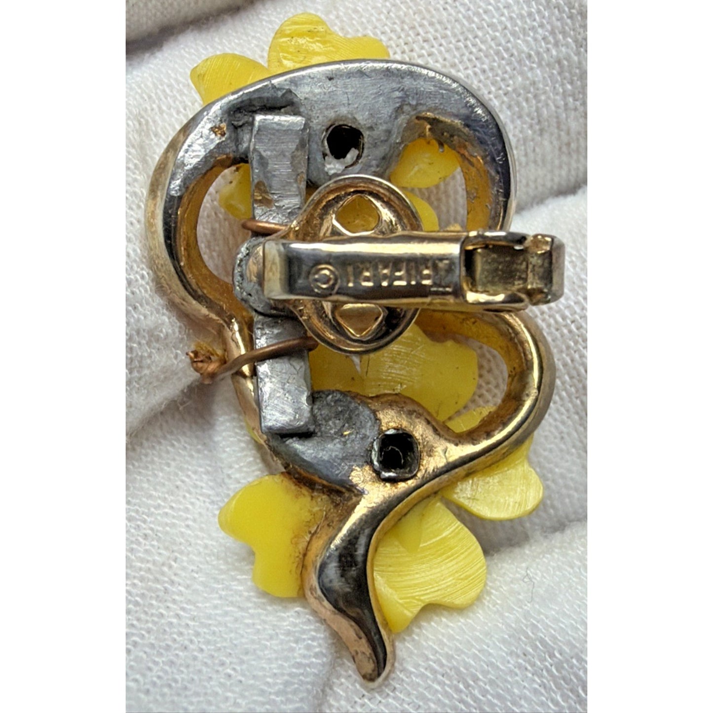 Trifari Yellow Floral Flower Clip On Earrings Rhinestone Center Gold Tone Damage