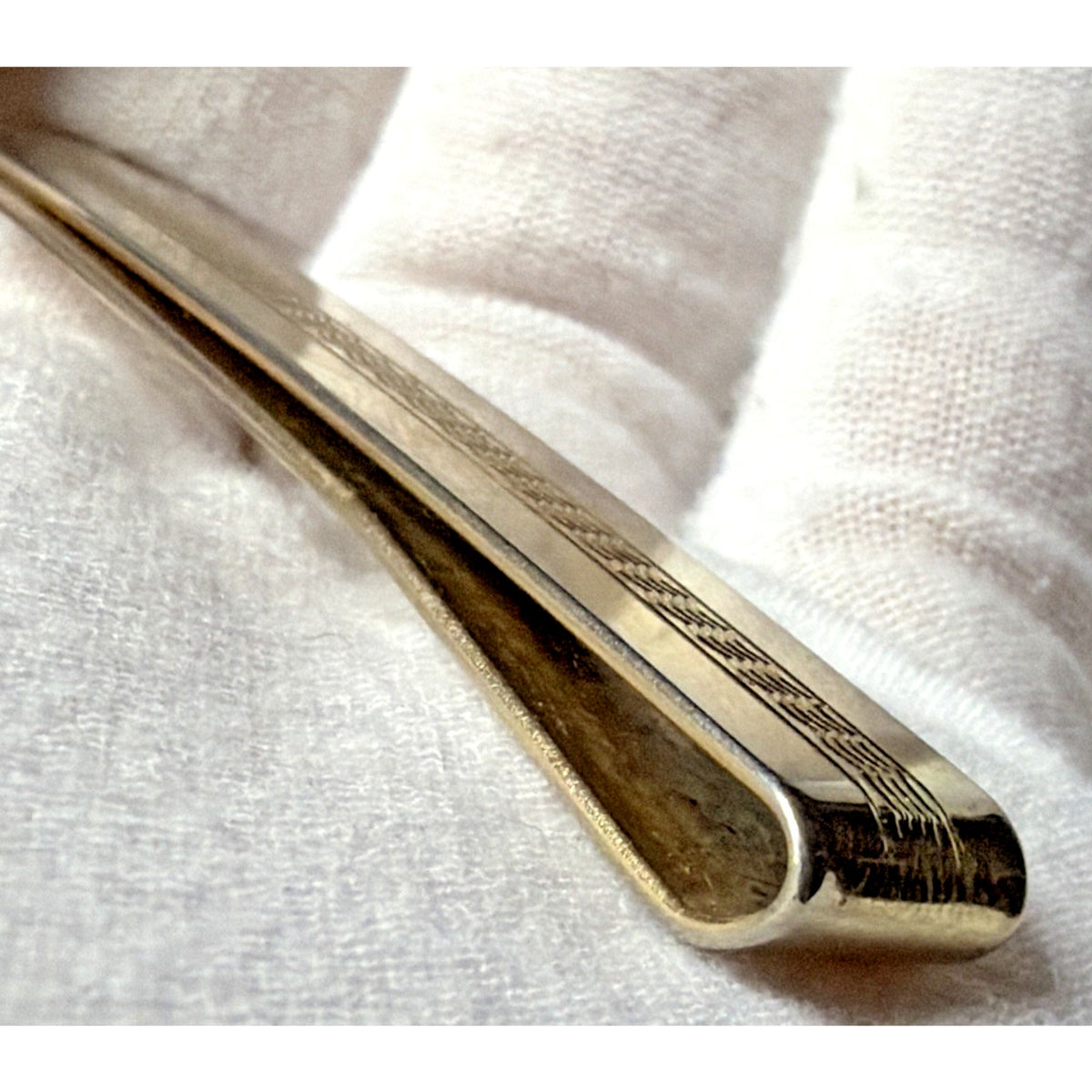 Vintage Large Gold Tone Tie Clip Center Pattern Textured As Is