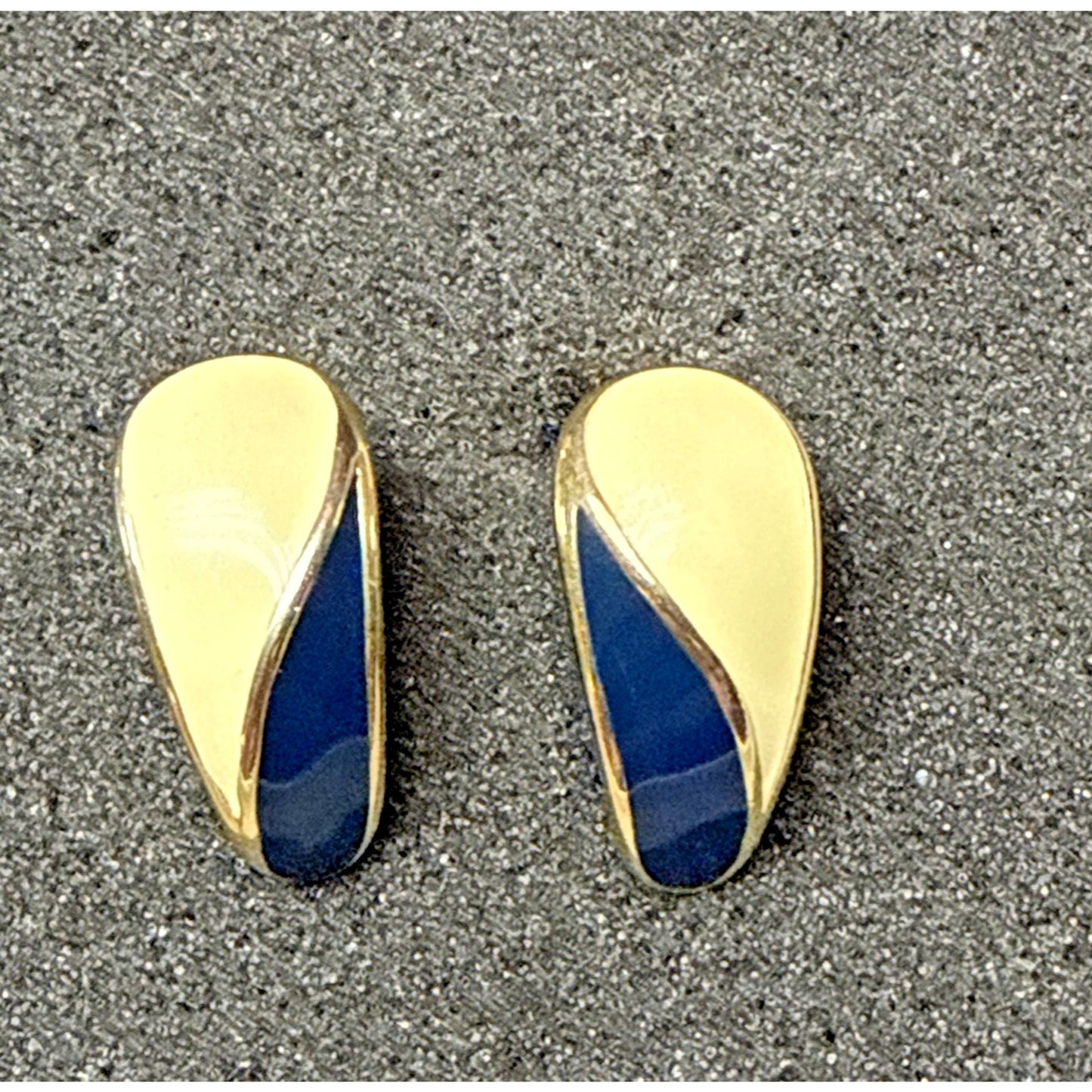 Vintage Crown Trifari Gold Tone Enamel Cream White Navy Blue Clip On Earrings