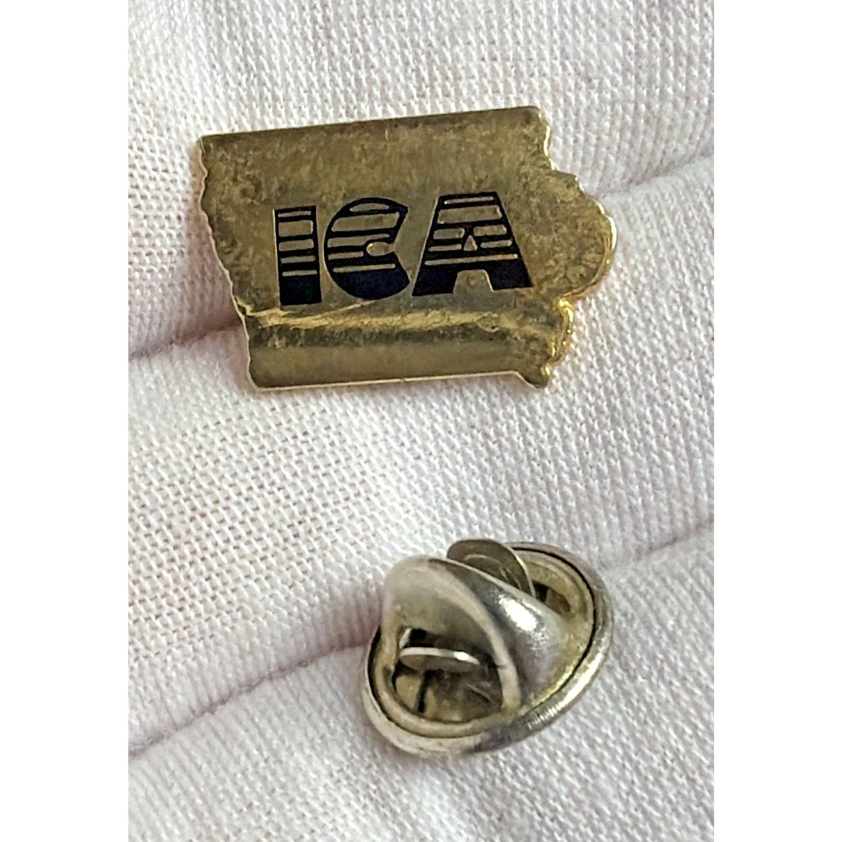 Vintage ICA Iowa Cattlemens Association Pin Gold Tone Iowa State Shape
