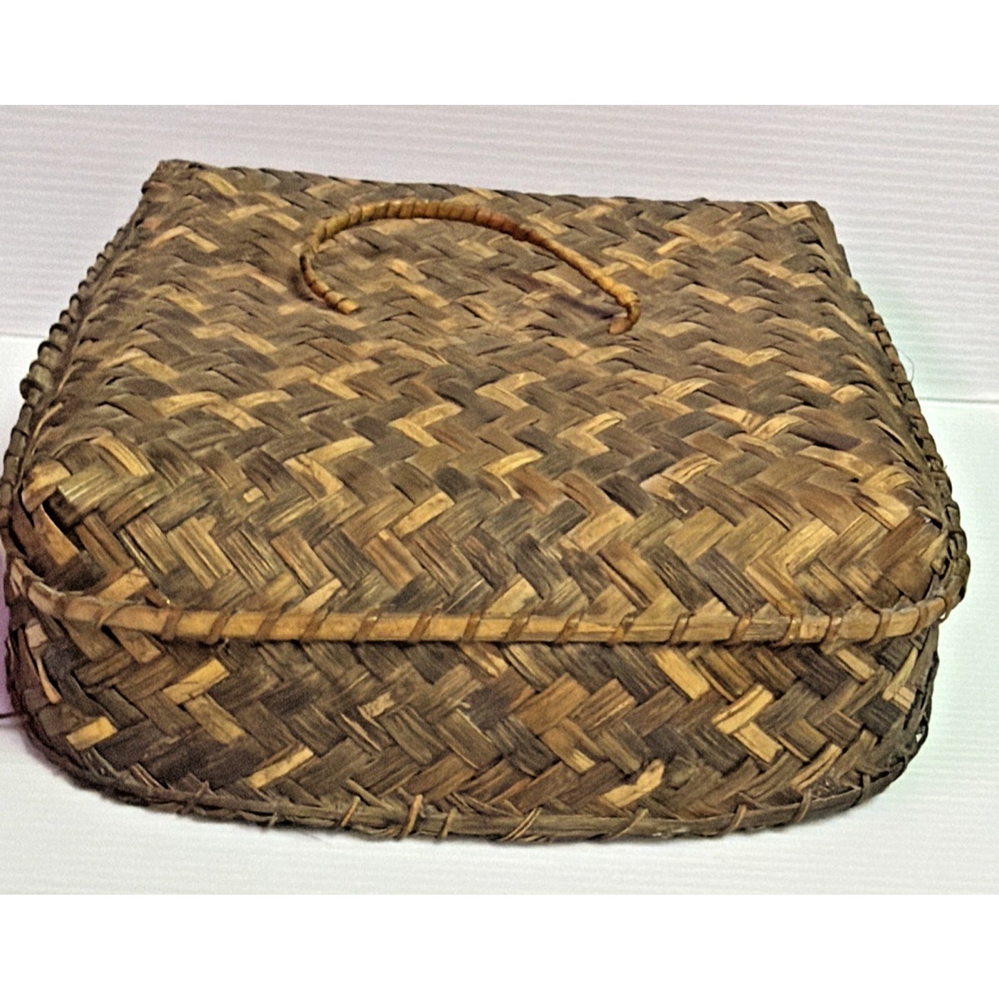 Old Rattan Woven Bamboo Storage Basket Sewing Woven Handle Lid Container