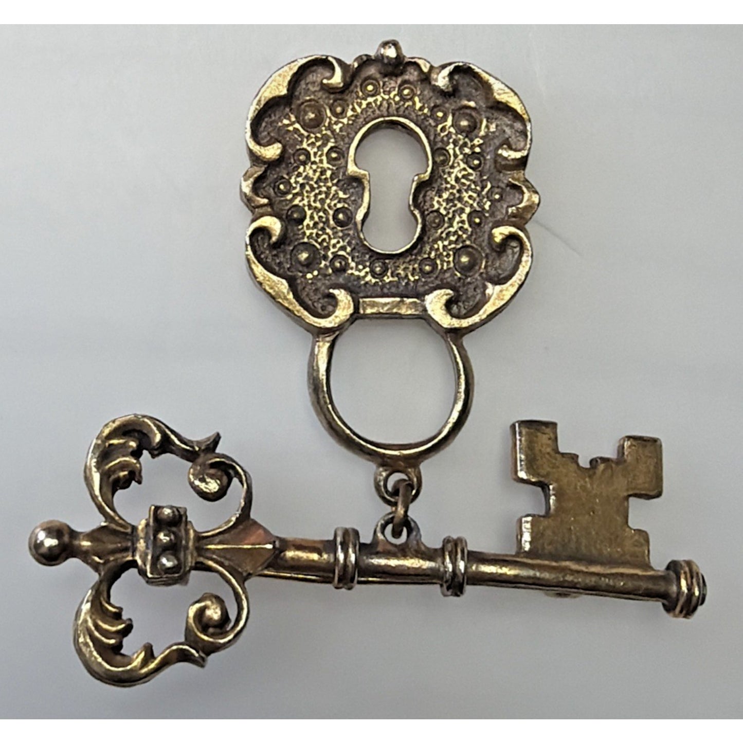 Vintage Bronze Gold Tone Ornate Skeleton Key Brooch Pin Hanging Padlock