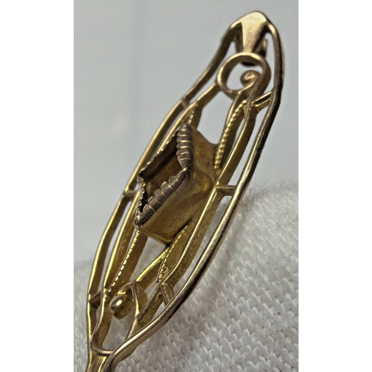 Art Nouveau 10K Yellow Gold Ornate Bar Pin As Is