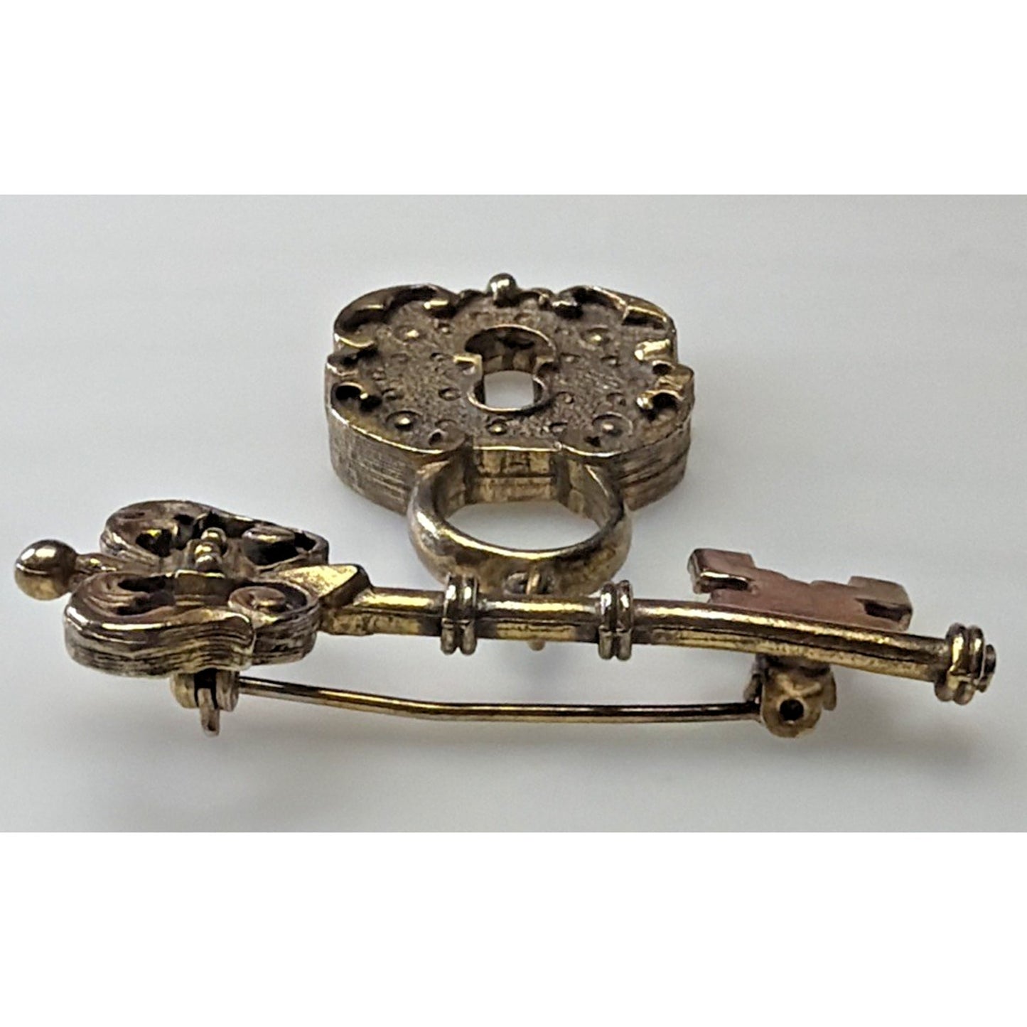 Vintage Bronze Gold Tone Ornate Skeleton Key Brooch Pin Hanging Padlock