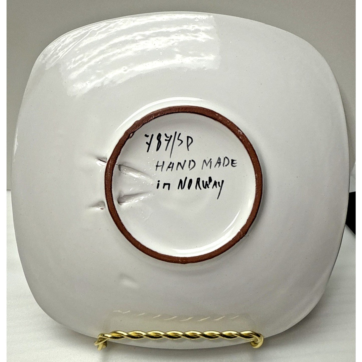 Vintage Graverens Norway Folk Art Pottery Plate Winter Skiing Girl 787 SD As-Is